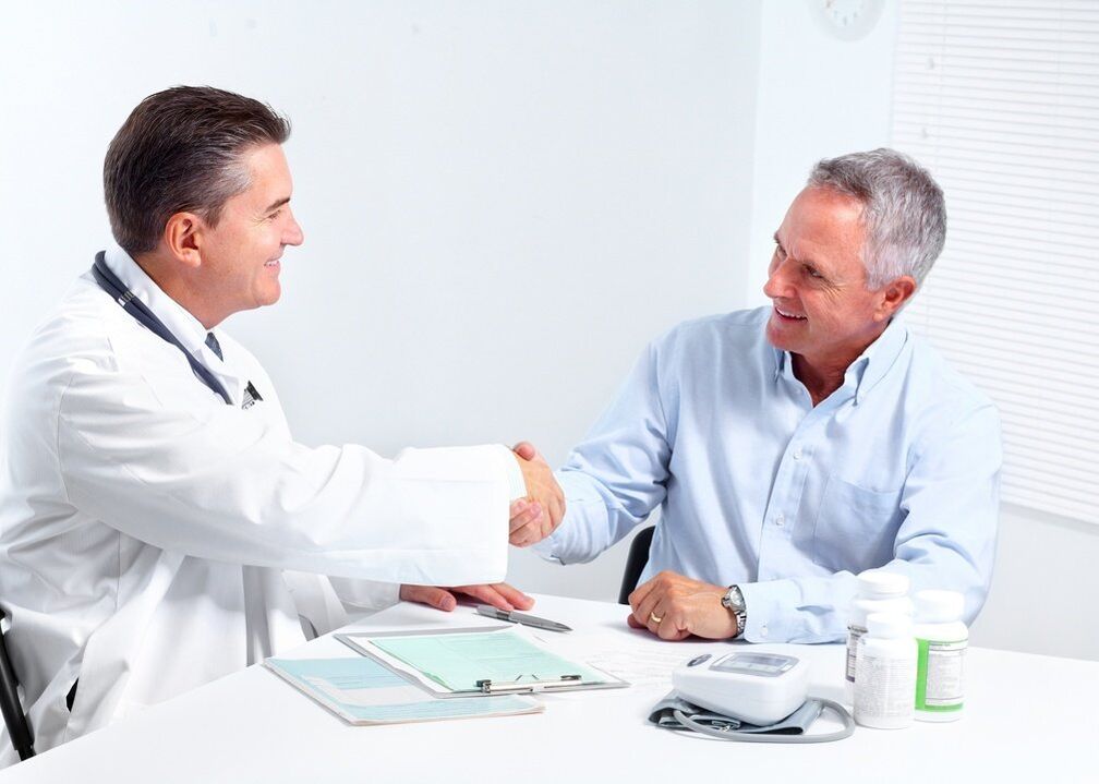 consultazione con un medico per l'artrosi dell'anca
